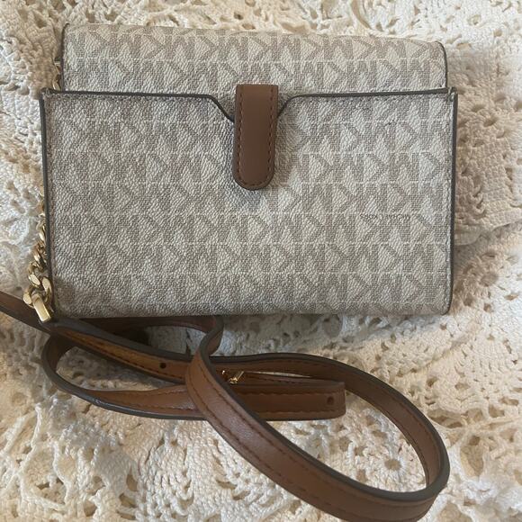 Michael Kors Crossbody Clutch Bag Initial Jet Set New with Tags NWT - Picture 2 of 16